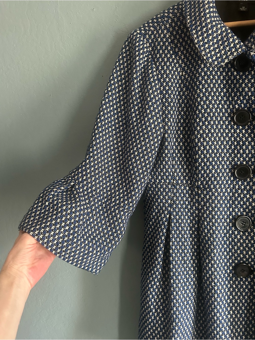 Swingy retro houndstooth coat black/blue/ivory jaquard